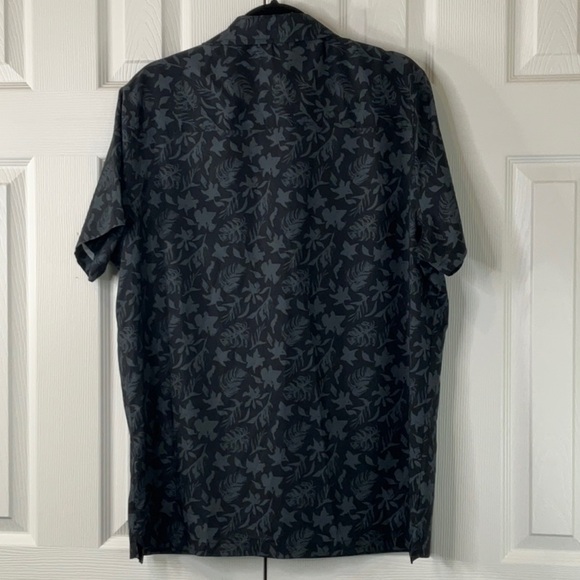 All In Motion - Men's Resort Shirt Size L - Picture 10 of 10